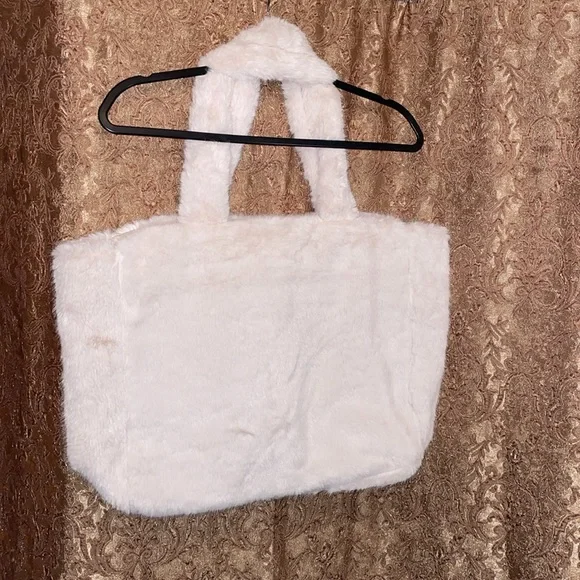 NWT Victoria’s Secret White Faux Fur Tote Bag. - Picture 2 of 9